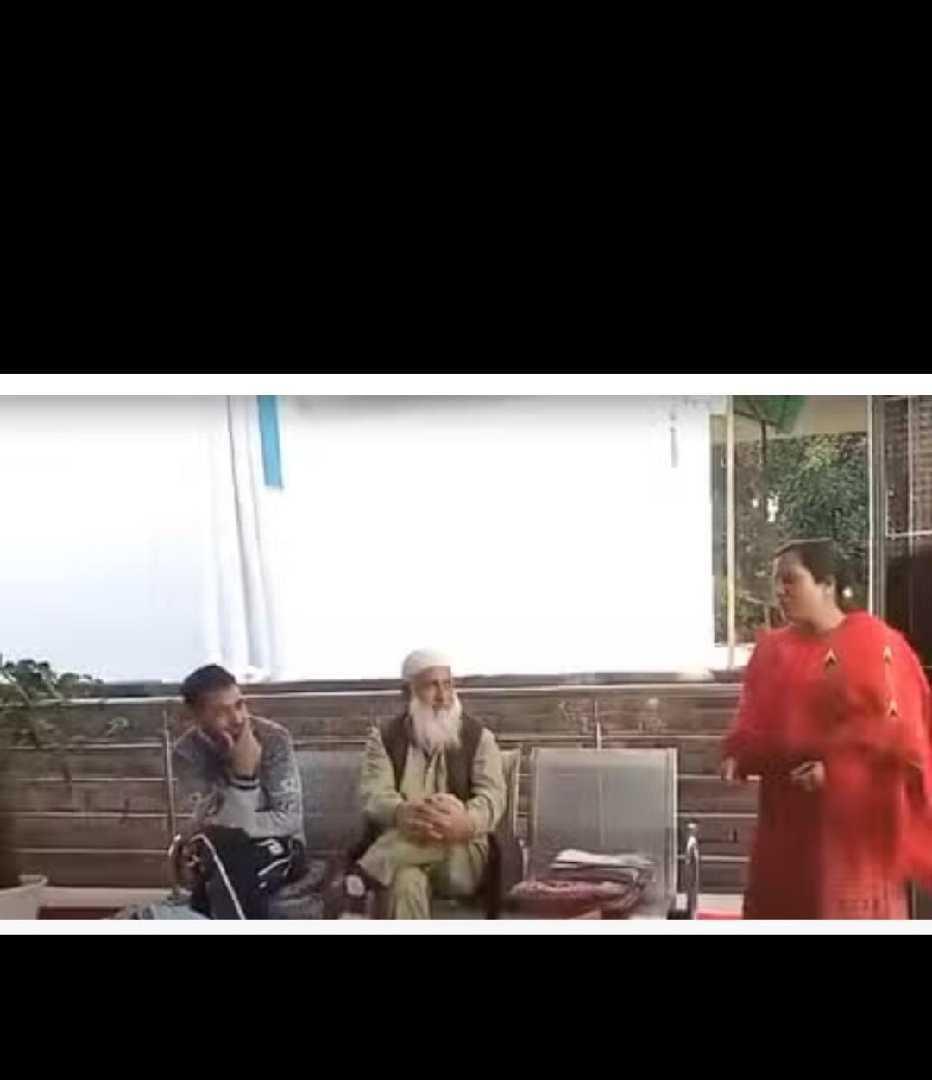 *धर्मशाला: फेरीवालों के साथ दु...